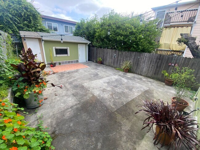 Building Photo - Charming Oakland Home in Desirable Neighborhood