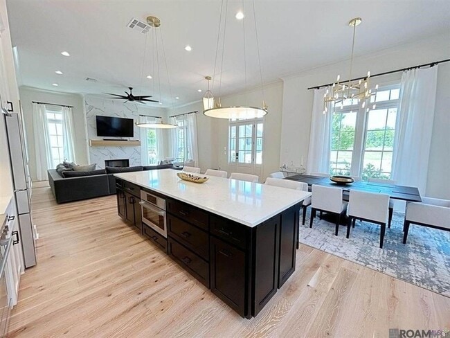 Building Photo - 3118 Pointe-Marie Dr