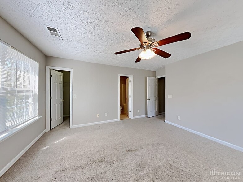 Building Photo - 220 Osmanthus Way