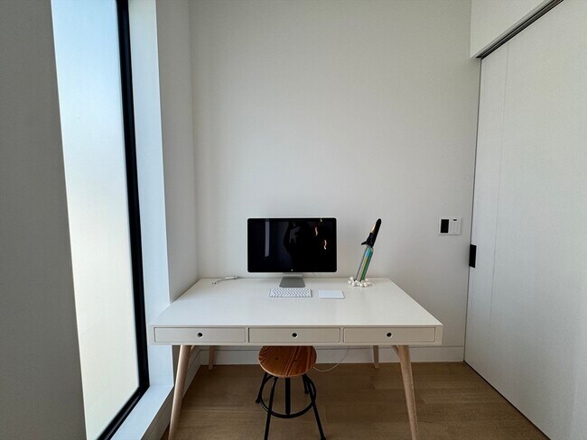 Building Photo - 22 Parker St