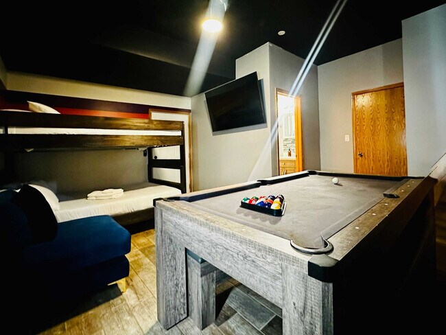 Building Photo - 1418 N Talman Ave