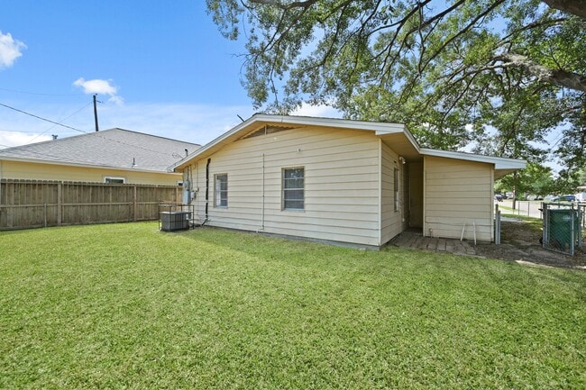 Building Photo - 1201 Orrel Dr