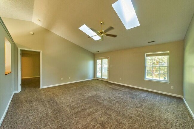 Building Photo - 3 Bedroom 2 Full Bath In Peaceful Franklin...