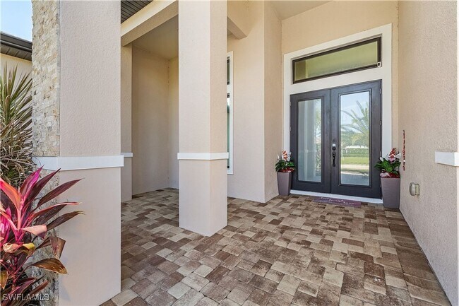 Building Photo - 2525 SW 27th Pl