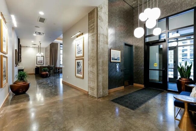 Building Photo - FURNISHED STUDIO IN THE HEART OF THE NORTH LOOP - UTILITIES INCLUDED!