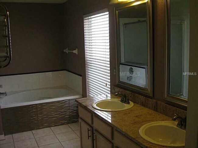 Building Photo - UCF Area 4 bedrooms/2.5 baths with 2 Car Garage on a Cul-De-Sack