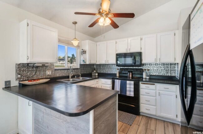 Building Photo - 5579 Deerbrush Cir
