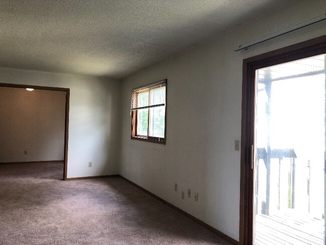 Building Photo - 2620 Westwinds Dr