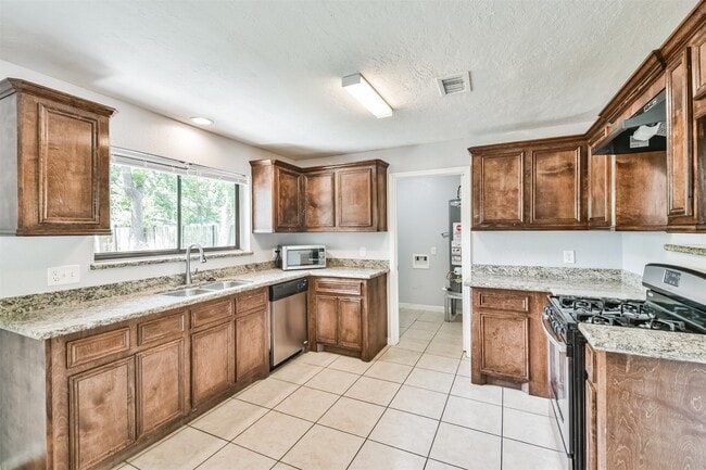 Building Photo - 7106 Pinetex Dr
