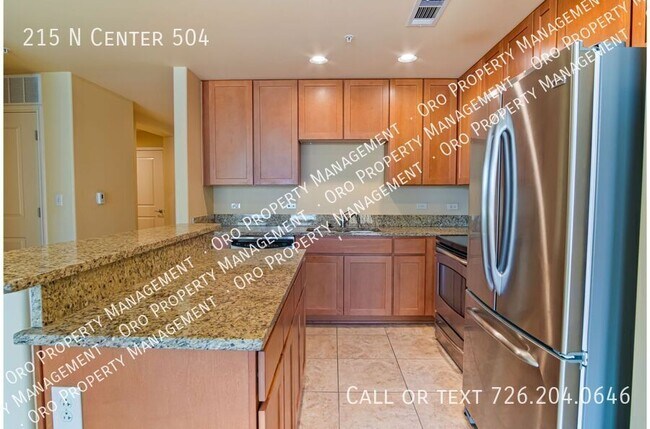 Building Photo - 215 Center St