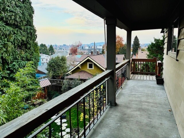 PRIVATE TERRACE - 3334 SE 9th Ave