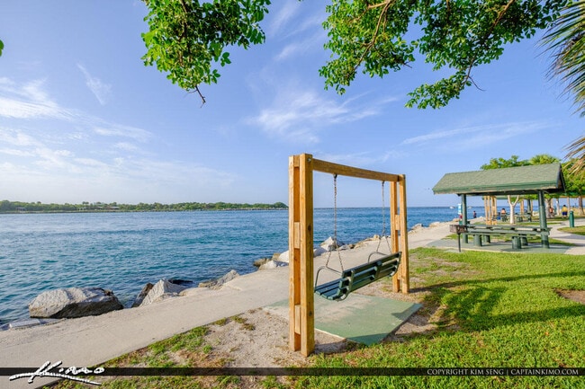 Building Photo - 4041 NE Breakwater Dr