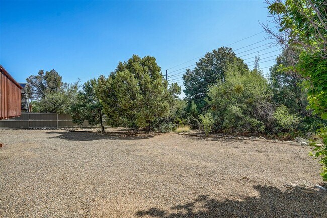 Building Photo - Freshly painted, 3 Bedroom, 2 Bath Home in...