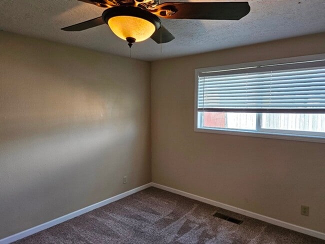 Building Photo - 3Bd/2Ba Single Story Home-For viewing!