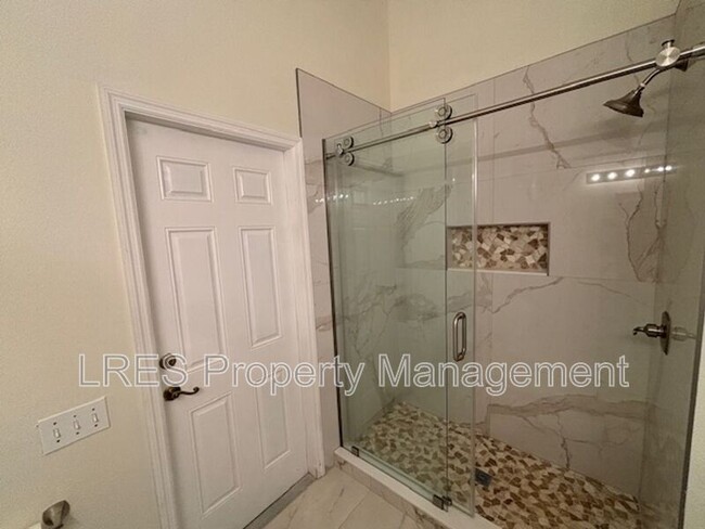 Building Photo - 1028 Kerwood Cir