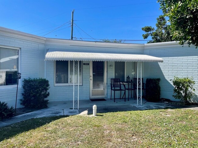 Building Photo - 2023 S Suzanne Cir