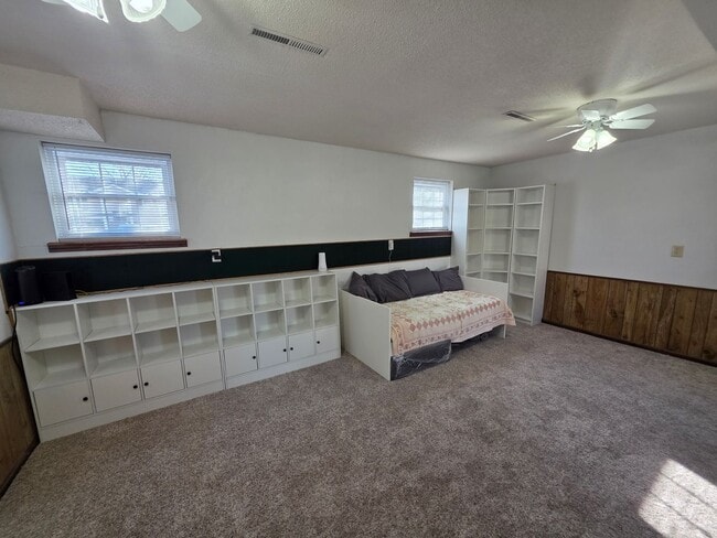 Building Photo - 802 Brentwood Ave