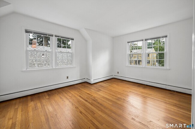 Building Photo - 32 Hollow Wood Ln