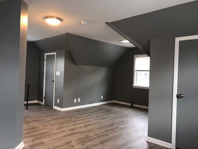 Building Photo - 166 Carmita Ave