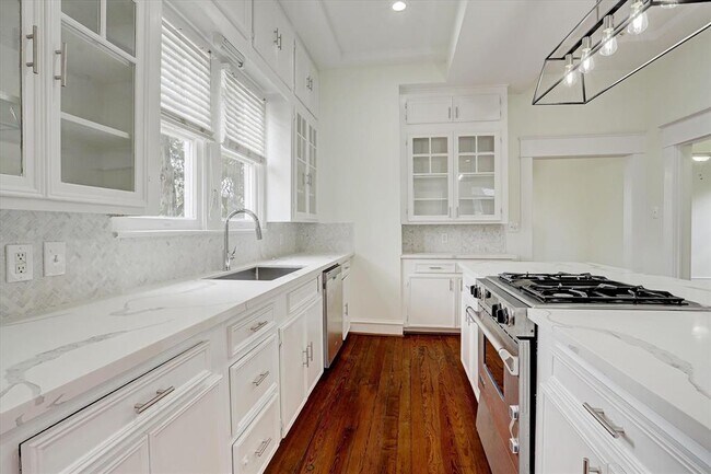 Building Photo - 1847 Cortlandt St