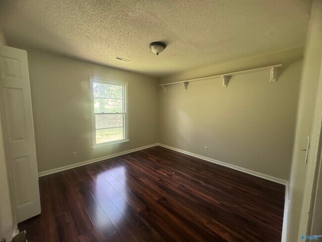 Building Photo - 792 Seina Vista Dr