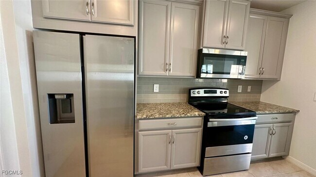 Building Photo - 3034 Royal Gardens Ave