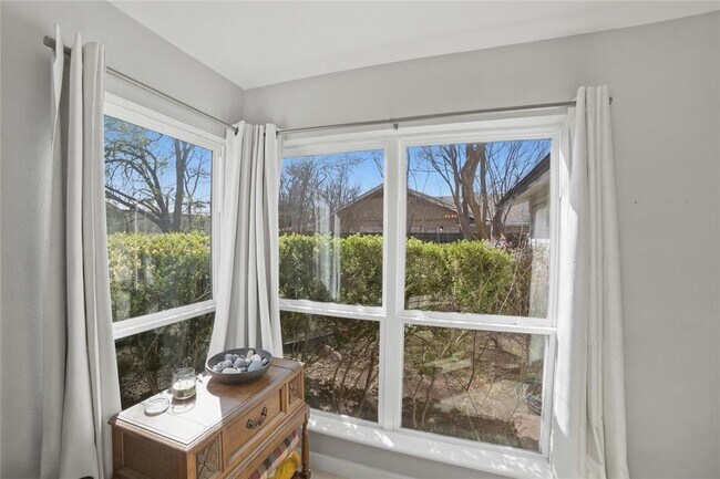 Building Photo - 1315 Quail Park Dr
