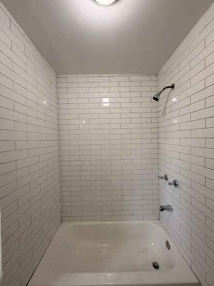 Building Photo - 722 2nd Ave
