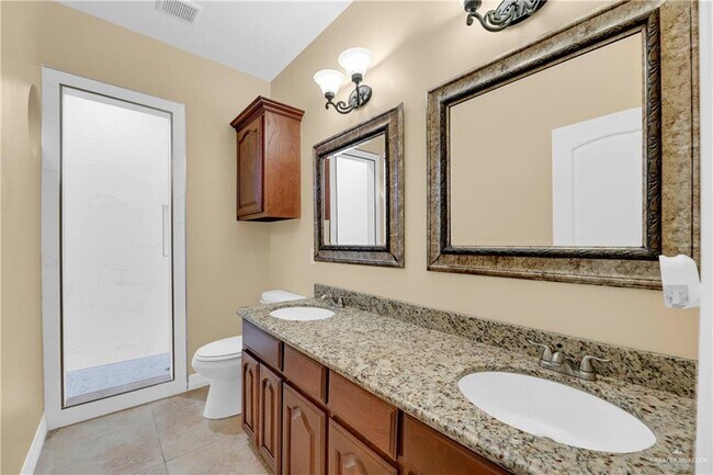 Building Photo - 3218 Lerma Dr