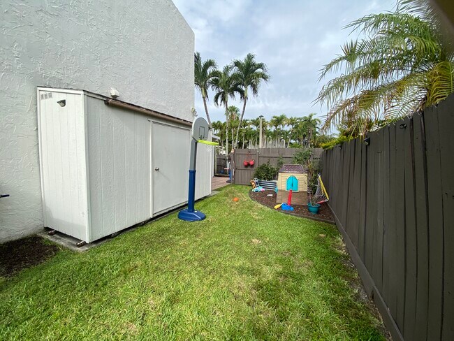 Building Photo - 7112 SW 113th Ct