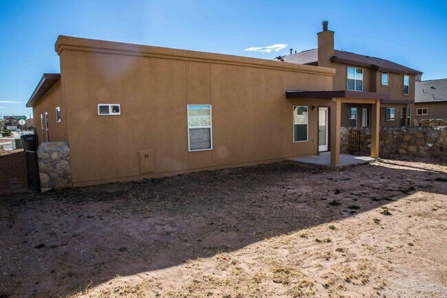 Building Photo - 2969 Pino Triste Dr