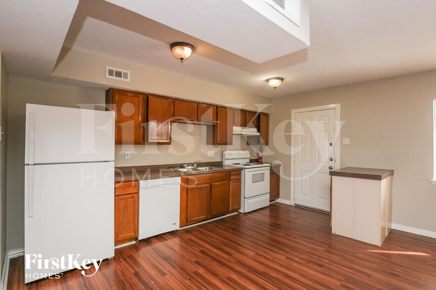 Building Photo - 4013 Commonwealth Dr