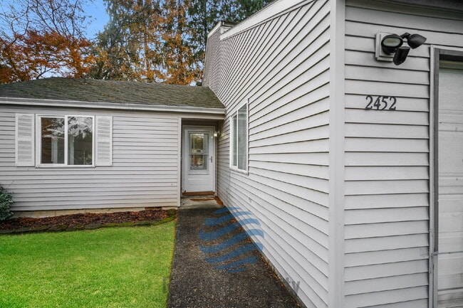 Building Photo - 2452 SE 9th Ct