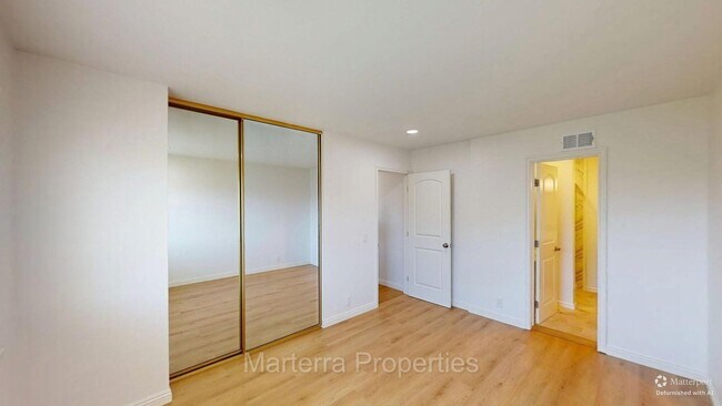 Building Photo - 17755 La Rosa Ln