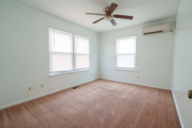 Building Photo - 829 Shore Dr