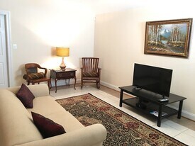 Building Photo - 445 Knoll St NW