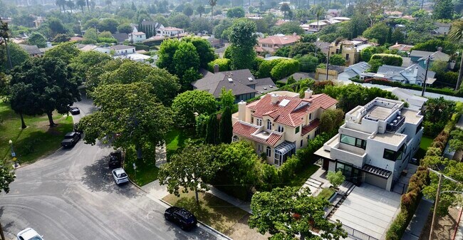 Building Photo - 623 Palisades Ave