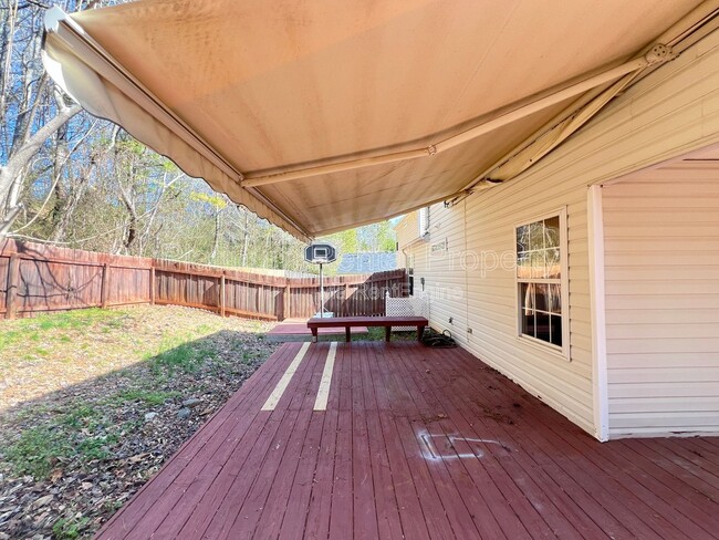 Building Photo - 231 Oak Grove Way