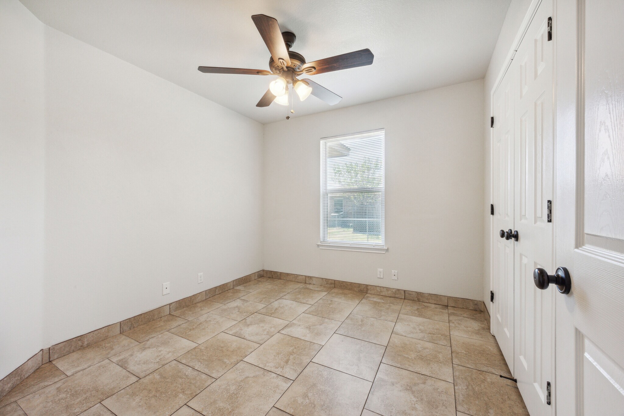 second bedroom - 2501 Oak Ln