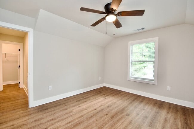 Building Photo - Now Leasing for Fall 2025! $800 Per Bedroo...