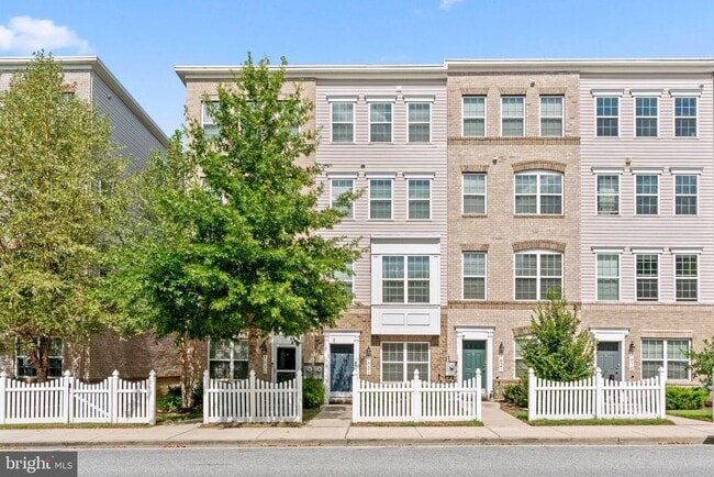 Building Photo - 1623 Fernwood Dr