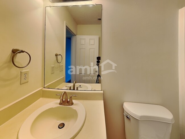 Building Photo - 1003 Glen Hollow Dr