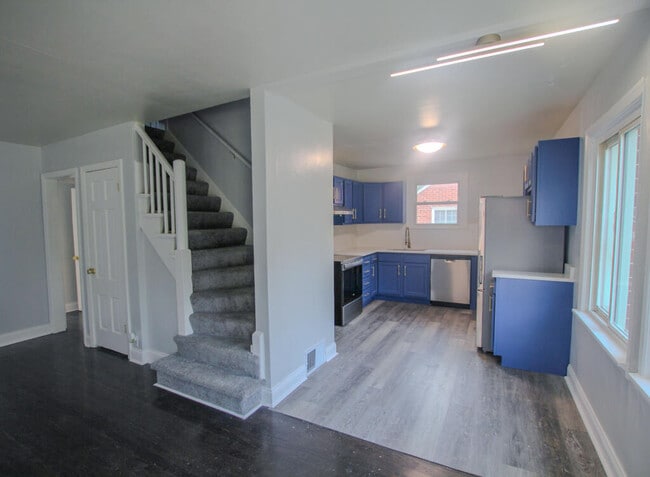 Building Photo - 5017 N Bay Ridge Ave