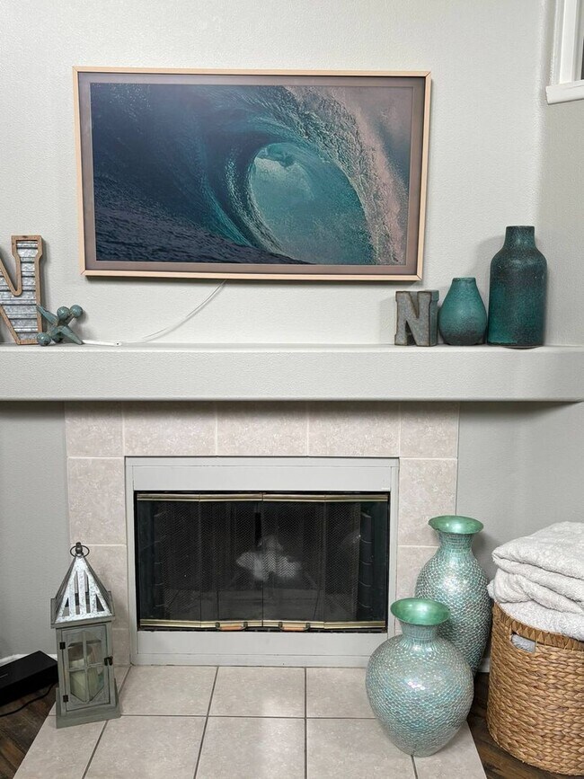 Building Photo - 3 BD/ 2.5 BA SHORT-TERM FURNISHED TOWNHOME...