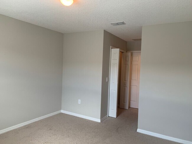 Building Photo - MOVE IN SPECIAL- 4/2.5 Energy Efficient Townhome in St. Cloud