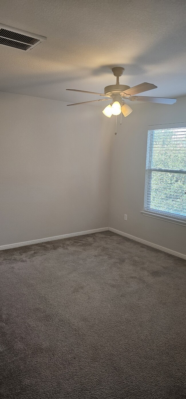 Building Photo - 5501 Bradford Pear Ln