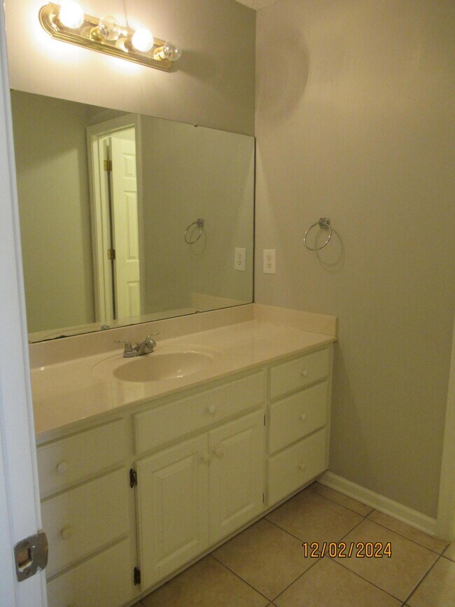 Building Photo - 3840 Oleander Dr