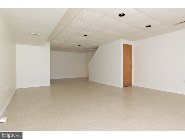 Primary Photo - 122 Camber Ln