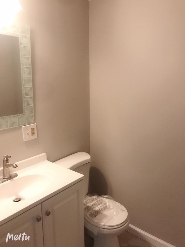 Building Photo - 42 Gladstone Ave