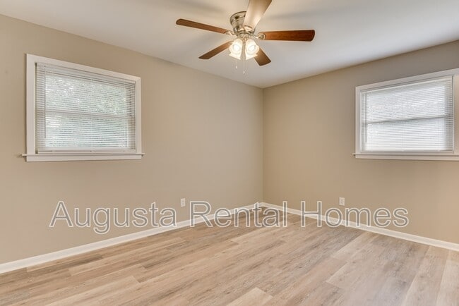 Building Photo - 3330 Young Forest Dr